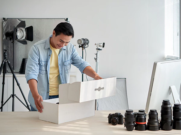 DSLR or Mirrorless Camera